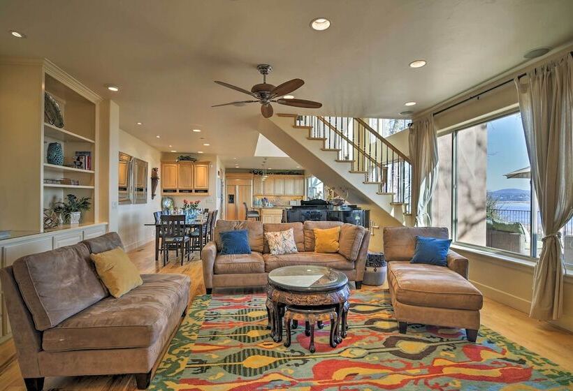 Casa D Amore : Extravagant Lakefront Villa!