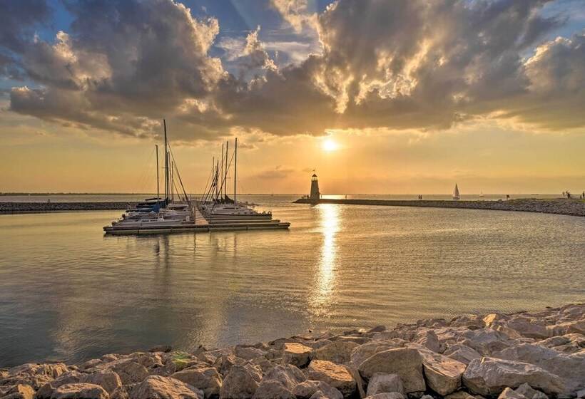 Elegant Nw Oklahoma City Home W/ Spacious Yard