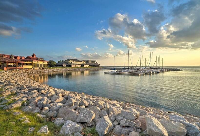 Elegant Nw Oklahoma City Home W/ Spacious Yard