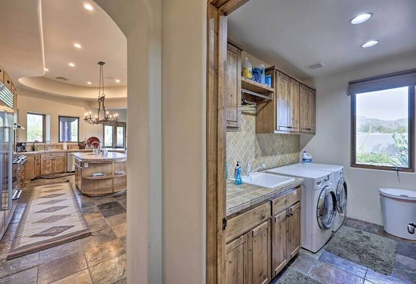 Cave Creek Oasis W/ Putting Green, Spa & Mtn View!