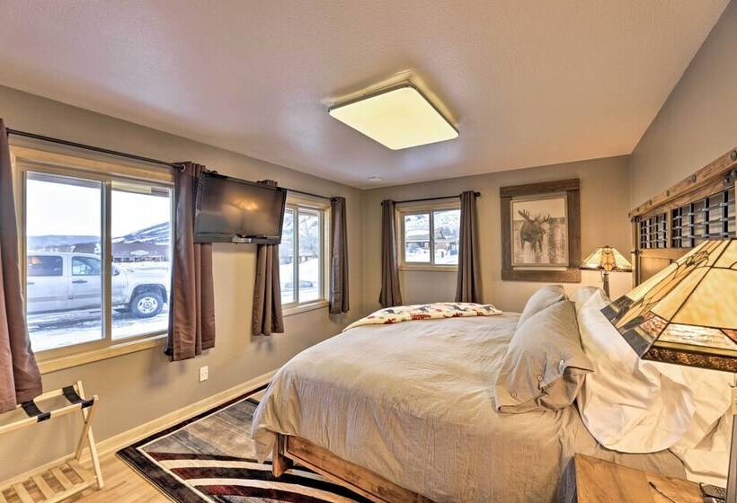 Centennial Cabin W/ Hot Tub, Sauna & Pool Table!