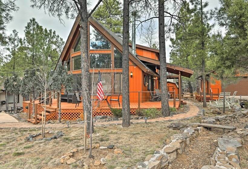Secluded Munds Park Cabin W/ Deck < 1 Mi To Lake