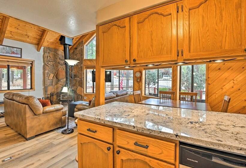 Secluded Munds Park Cabin W/ Deck < 1 Mi To Lake