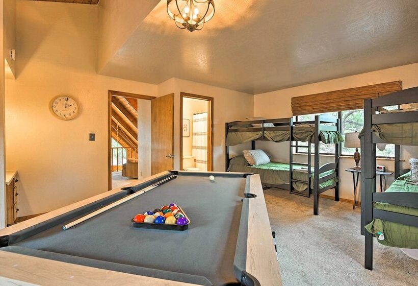 Secluded Munds Park Cabin W/ Deck < 1 Mi To Lake