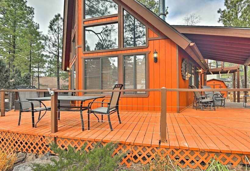 Secluded Munds Park Cabin W/ Deck < 1 Mi To Lake