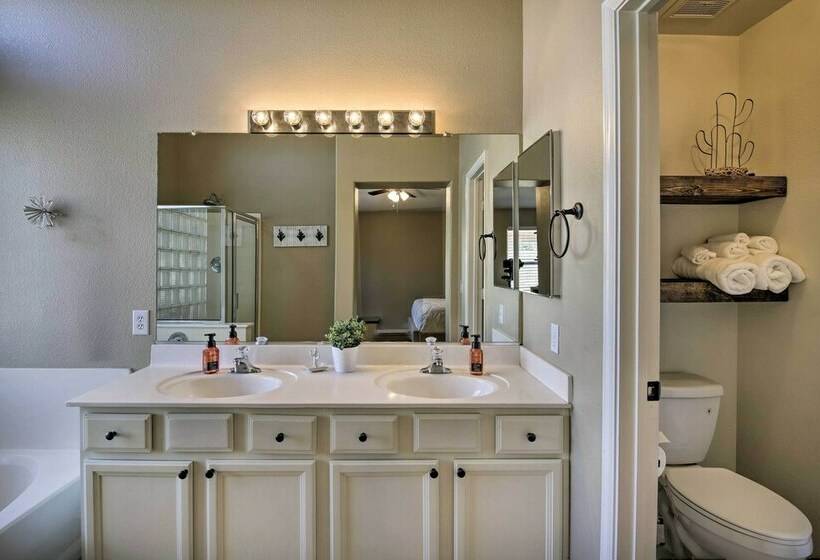 Chandler House W/ Hot Tub, Pool & Fire Pit!