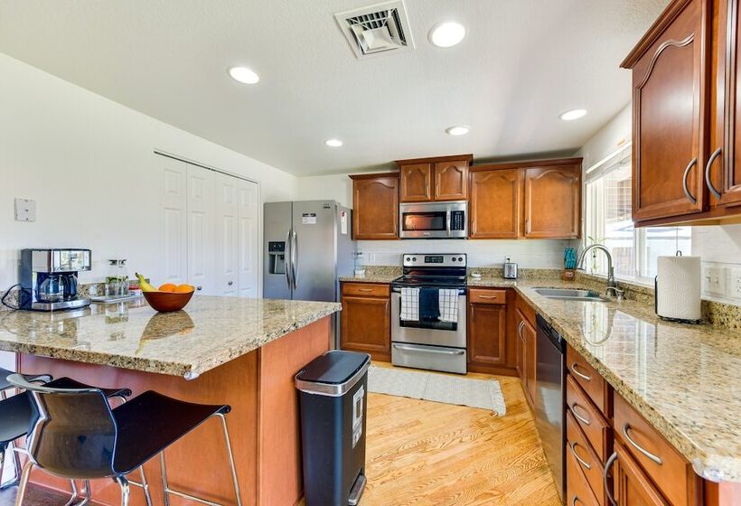 Chandler Retreat: Outdoor Pool, Patio & Media Room