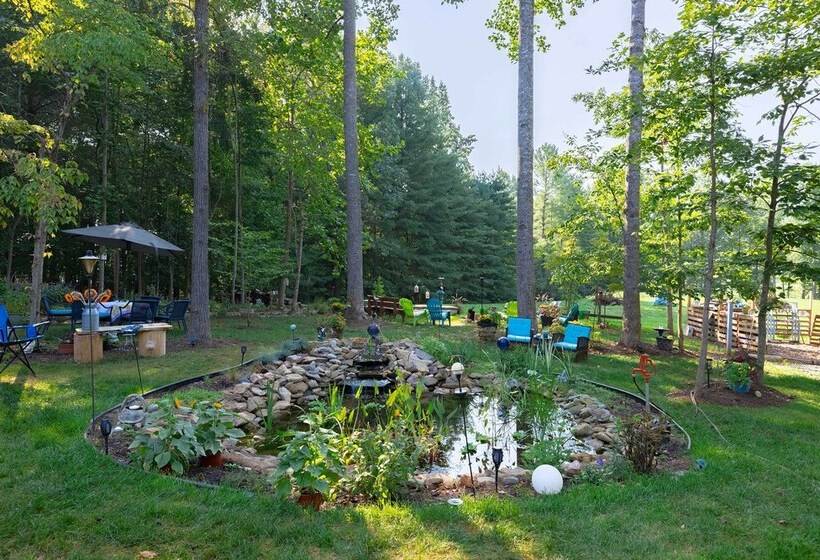 Charming Charlottesville Apt W/ Outdoor Space!
