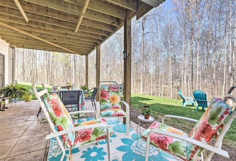 Charming Charlottesville Apt W/ Outdoor Space!