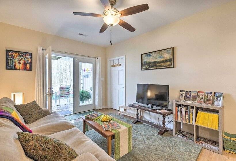 Charming Charlottesville Apt W/ Outdoor Space!