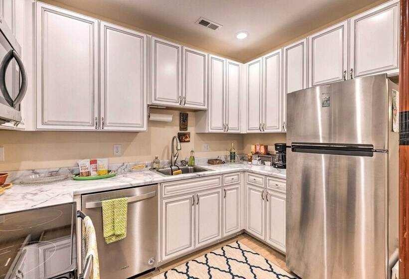 Charming Charlottesville Apt W/ Outdoor Space!