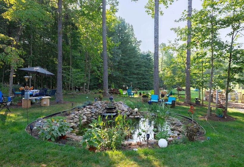 Charming Charlottesville Apt W/ Outdoor Space!