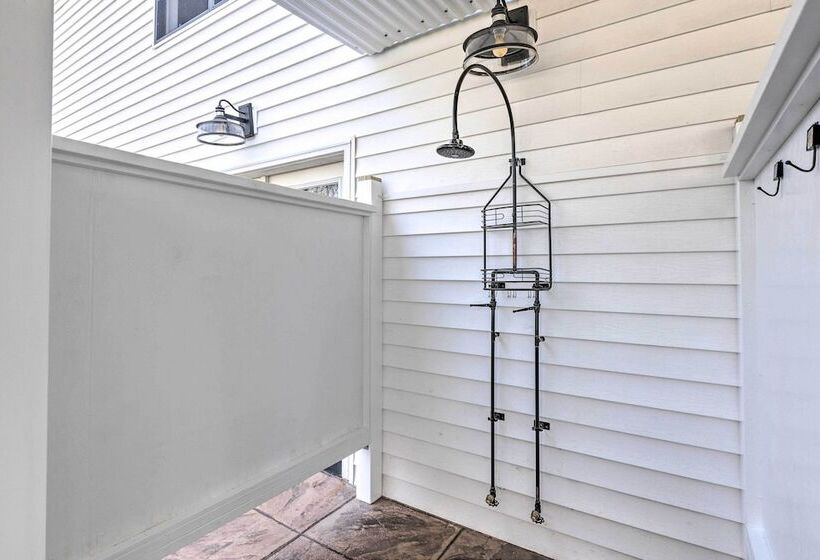 Charming Charlottesville Apt W/ Outdoor Space!