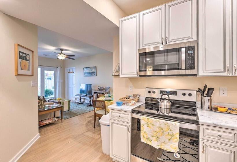 Charming Charlottesville Apt W/ Outdoor Space!