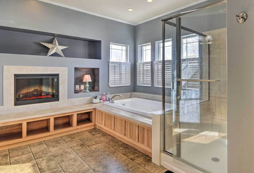 Charming Cody Vacation Home W/ Mtn Views!
