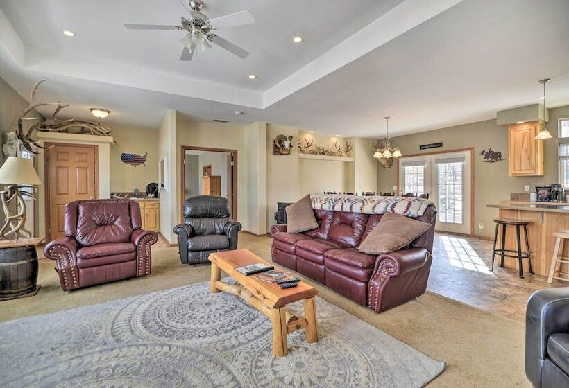 Charming Cody Vacation Home W/ Mtn Views!