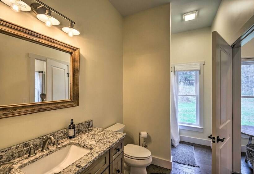 Charming Fairview Home On 40 Acre Horse Farm!