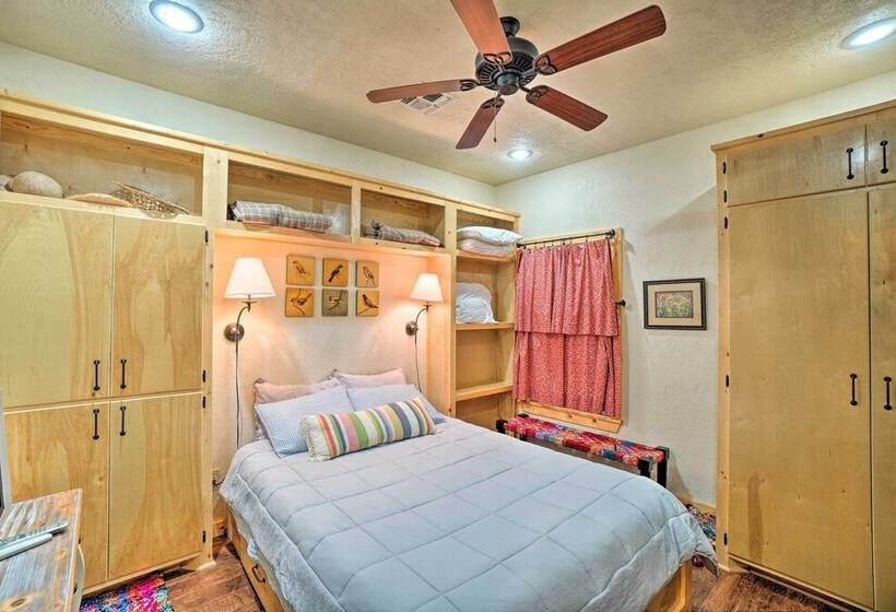 Charming Hilltop Cottage In Medicine Park!