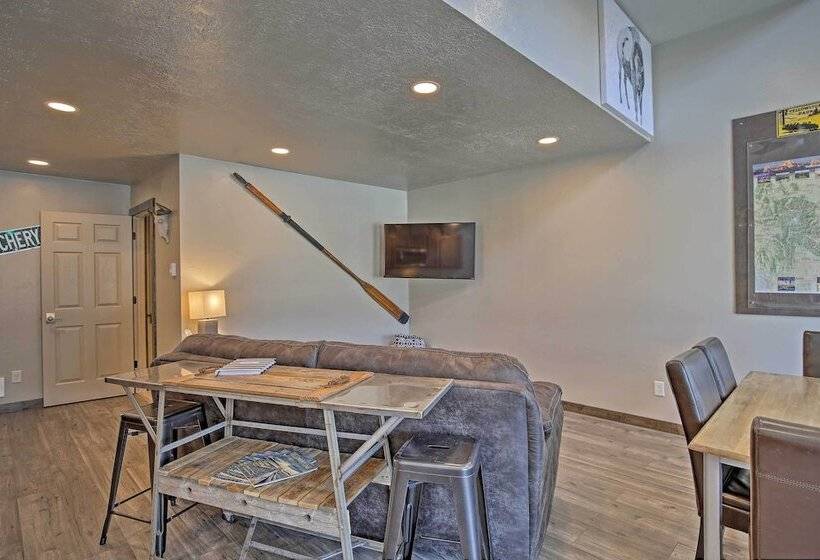 Charming Home   1 Mi To Yellowstone National Park!