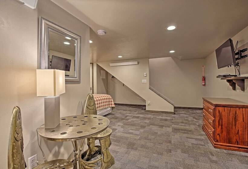 Charming Home   1 Mi To Yellowstone National Park!