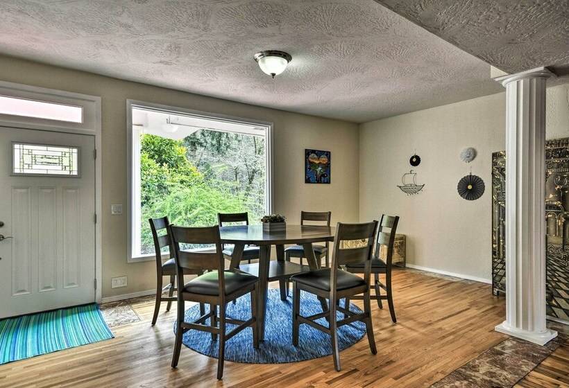 Charming Kelso Home W/ Proximity To Cowlitz River!