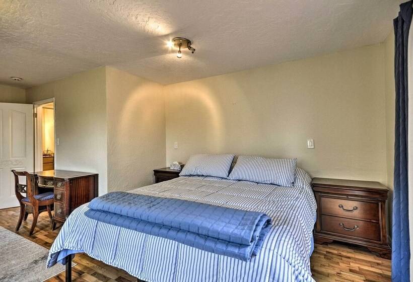 Charming Kelso Home W/ Proximity To Cowlitz River!