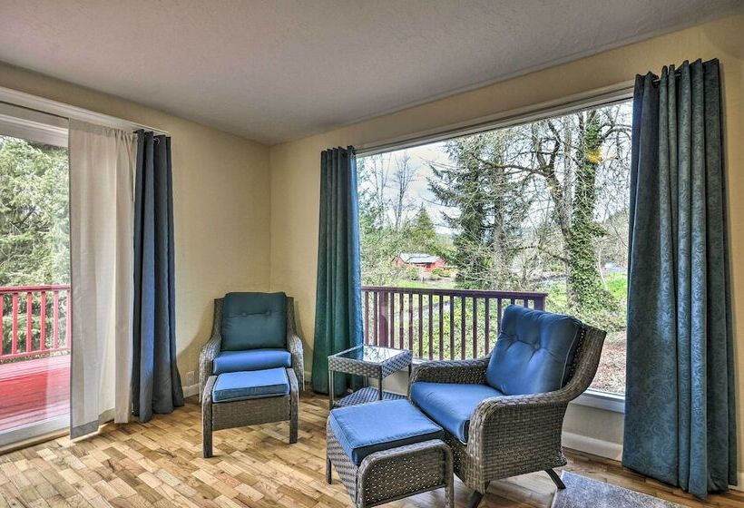 Charming Kelso Home W/ Proximity To Cowlitz River!