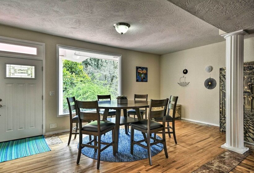 Charming Kelso Home W/ Proximity To Cowlitz River!