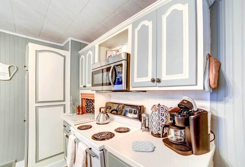 Charming Negaunee Home ~ 2 Mi To Teal Lake!