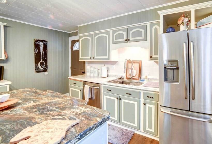 Charming Negaunee Home ~ 2 Mi To Teal Lake!