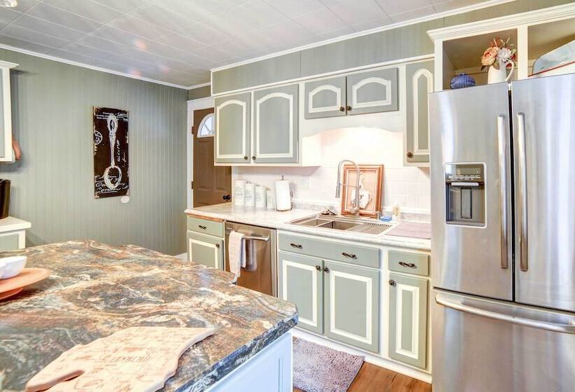 Charming Negaunee Home ~ 2 Mi To Teal Lake!