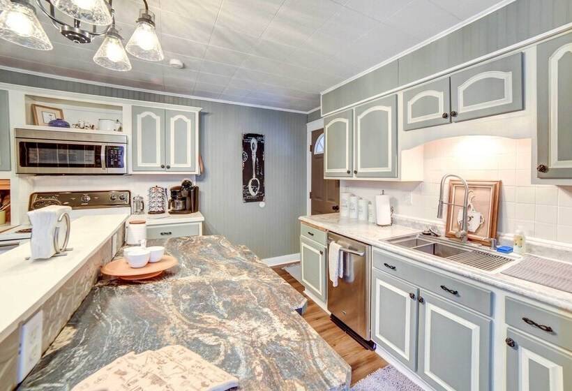 Charming Negaunee Home ~ 2 Mi To Teal Lake!