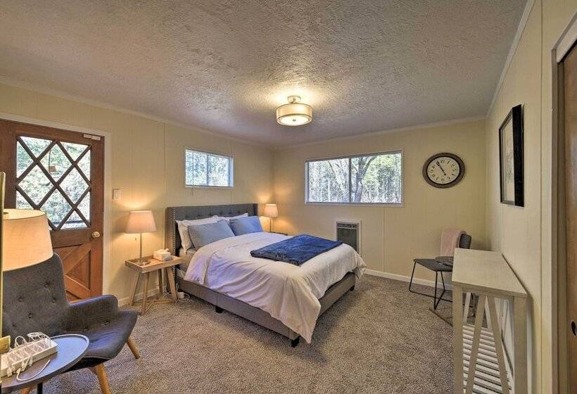 Ski, Golf & Hike: Cabin W/ Deck In Pioneer!