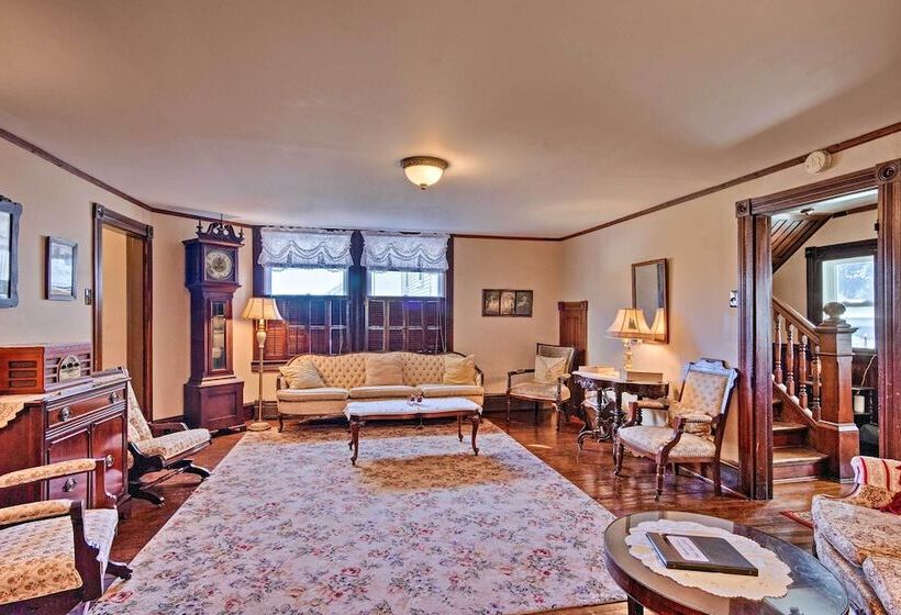 Victorian Home W/ Porch: 6 Mi To Hickory Run Park!