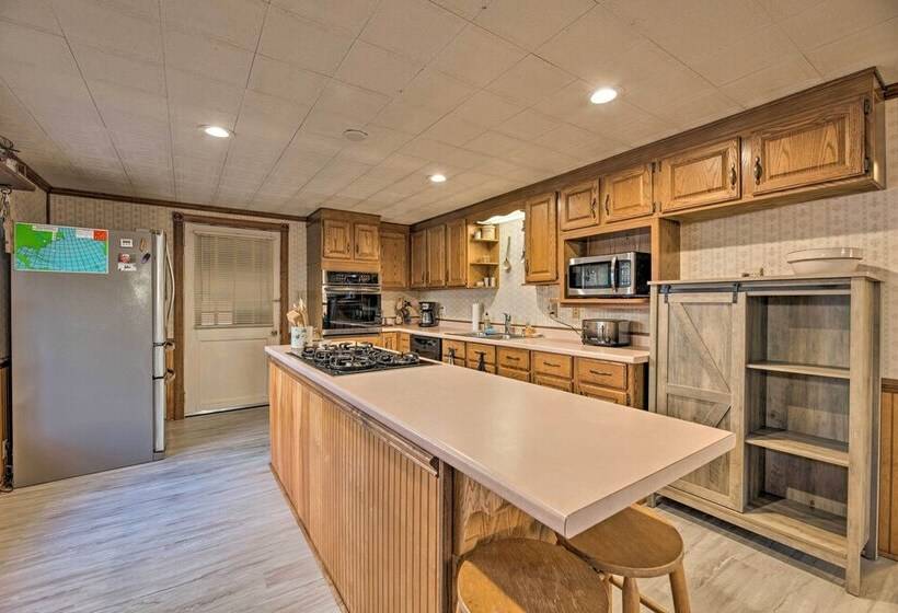 Charming Retreat W/ Water View, Walk To Downtown