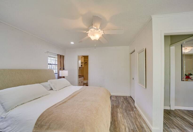 Waterfront Retreat W/ Deck On Lake Eufaula!