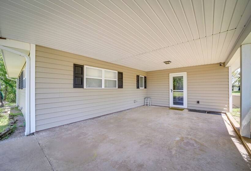 Waterfront Retreat W/ Deck On Lake Eufaula!