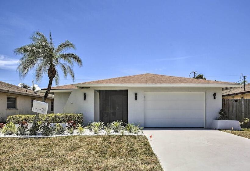 Chic Beach House With Lanai And Private Yard!
