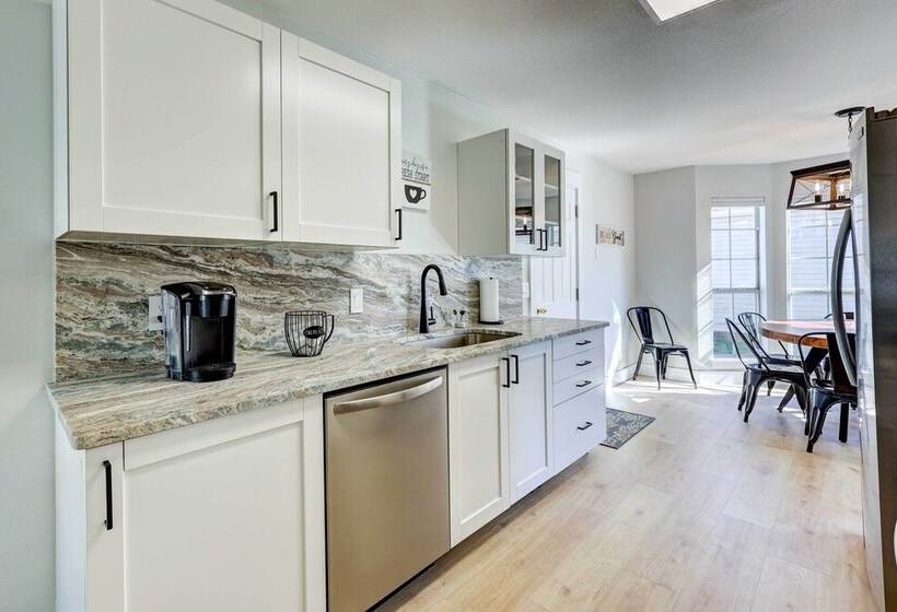 Chic Bentonville Home W/ Patio & Fire Pit!