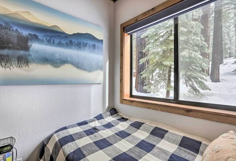 Chic Truckee Cabin Close To Golf Course & Hiking