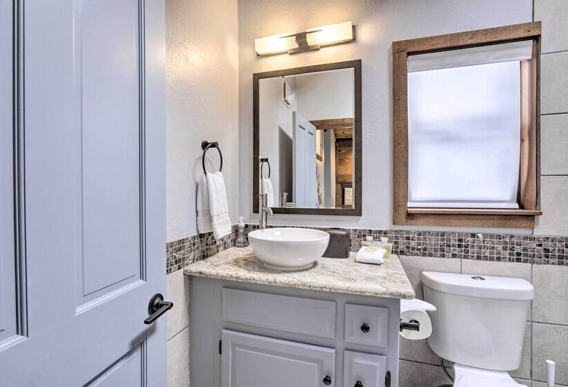 Chic Truckee Cabin Close To Golf Course & Hiking