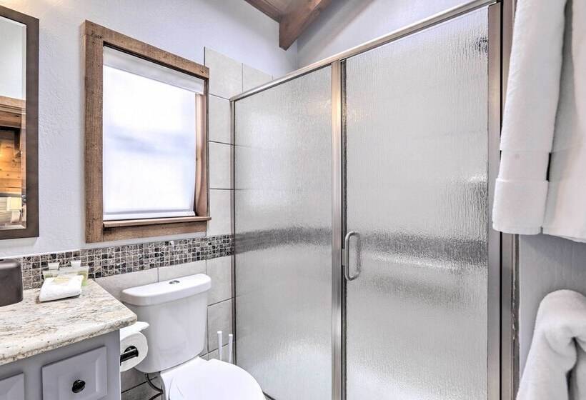 Chic Truckee Cabin Close To Golf Course & Hiking