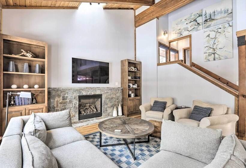 Chic Truckee Cabin Close To Golf Course & Hiking