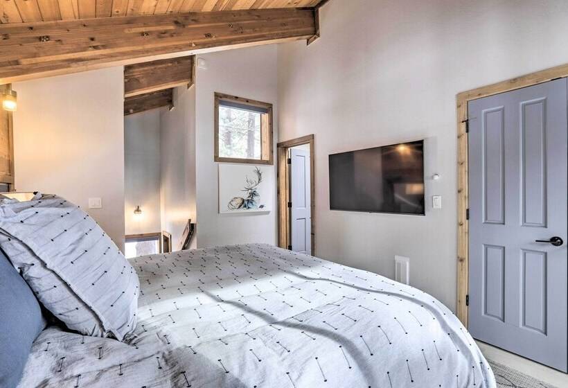 Chic Truckee Cabin Close To Golf Course & Hiking