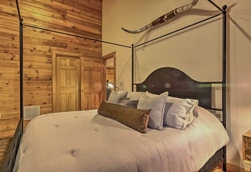 7 Mi To Ski Slopes: Mars Hill Cabin W/ Hot Tub!