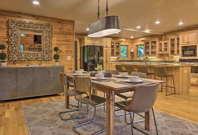 7 Mi To Ski Slopes: Mars Hill Cabin W/ Hot Tub!