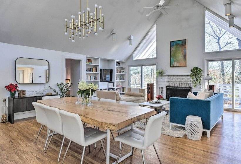 Chic East Hampton Retreat W/ Deck & View!