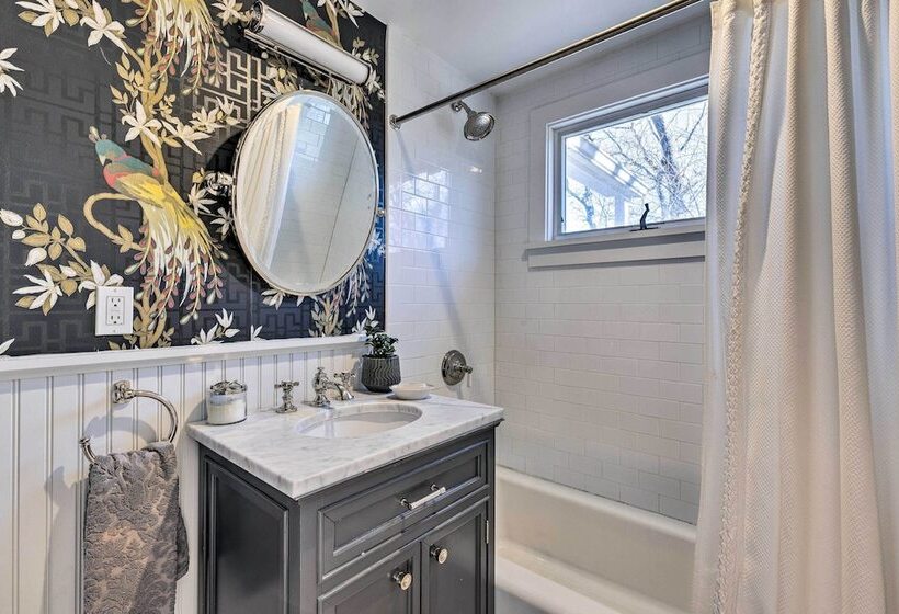 Chic East Hampton Retreat W/ Deck & View!