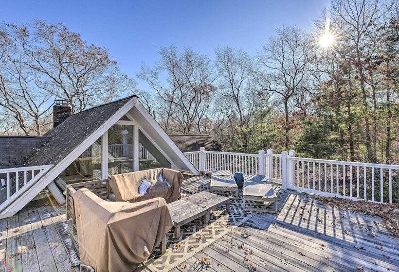 Chic East Hampton Retreat W/ Deck & View!