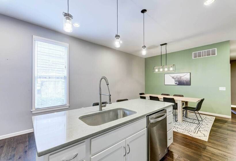 Chic Home W/ Yard < 3 Mi To Dtwn Cincinnati!